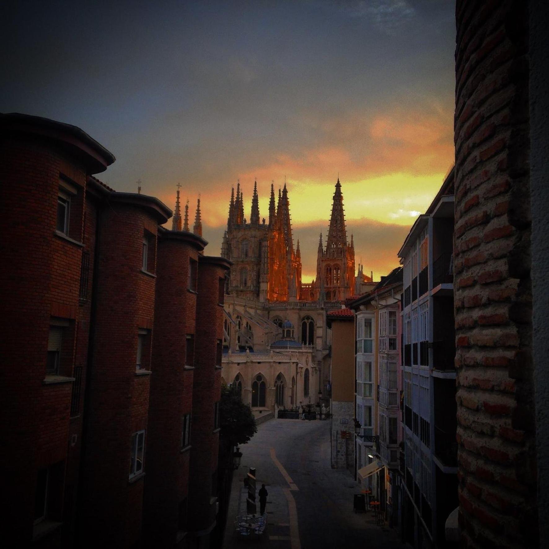 Vivienda En Perfecta Ubicacion Al Lado De La Catedral De Burgos Atuaire Apartment Exterior foto